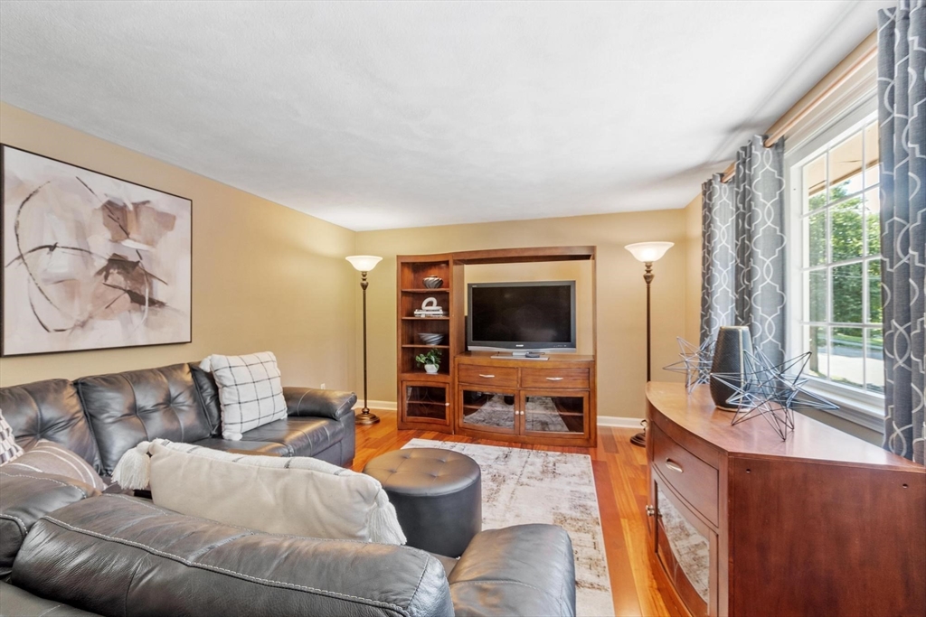 9 Brookbridge Road Peabody, MA 01960 - Photo 5 of 42