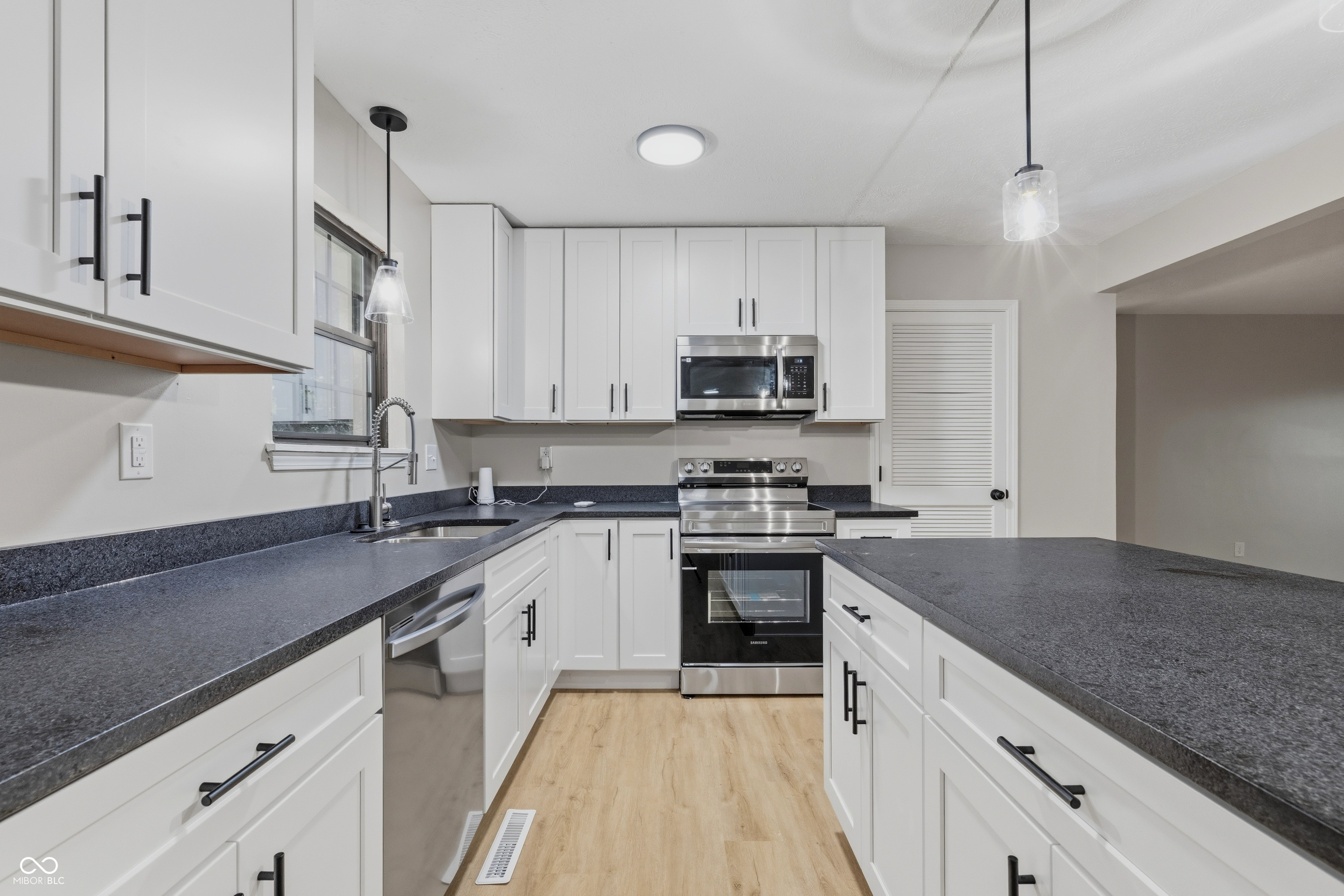 3242 Cherry Lake Road Indianapolis, IN 46235 - Photo 13 of 39 Gallery Image 13