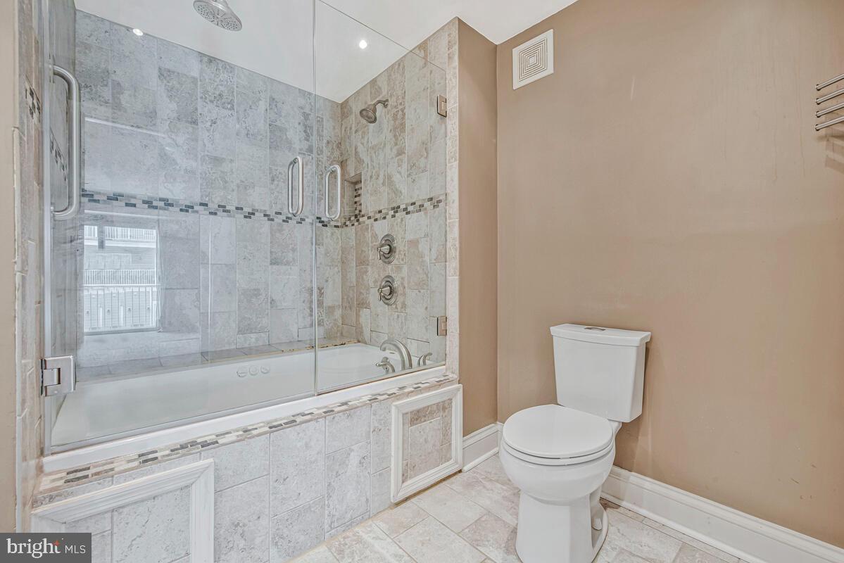 12354 Rollys Ridge Avenue, Unit 2201 Upper Marlboro, MD 20774 - Photo 18 of 20 a bathroom with a bathtub and a toilet