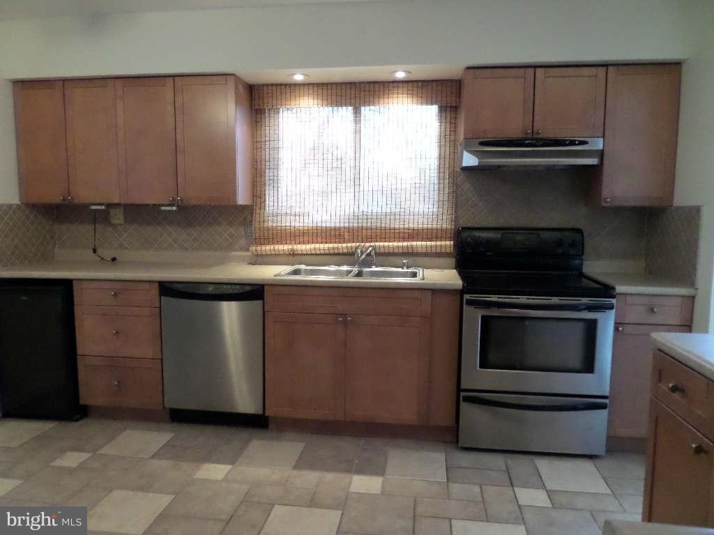 2014 Rolling Rd. Baltimore, MD 21244 - Photo 12 of 26 Kitchen