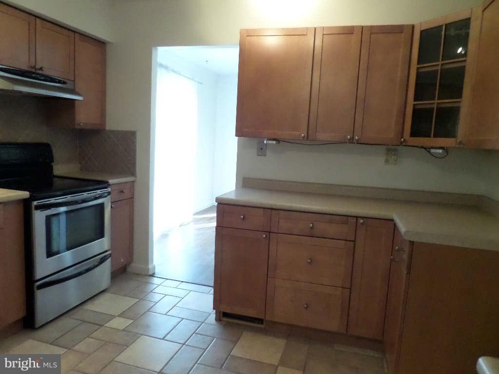 2014 Rolling Rd. Baltimore, MD 21244 - Photo 13 of 26 Kitchen