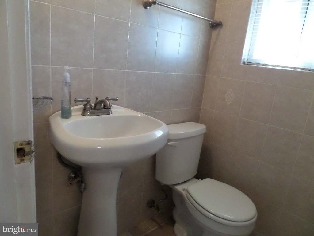 2014 Rolling Rd. Baltimore, MD 21244 - Photo 26 of 26 Bath