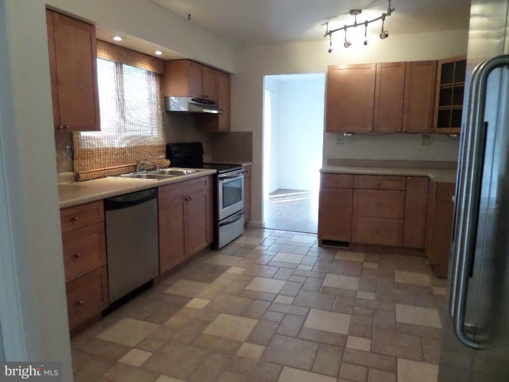 2014 Rolling Rd. Baltimore, MD 21244 - Photo 9 of 26 Kitchen