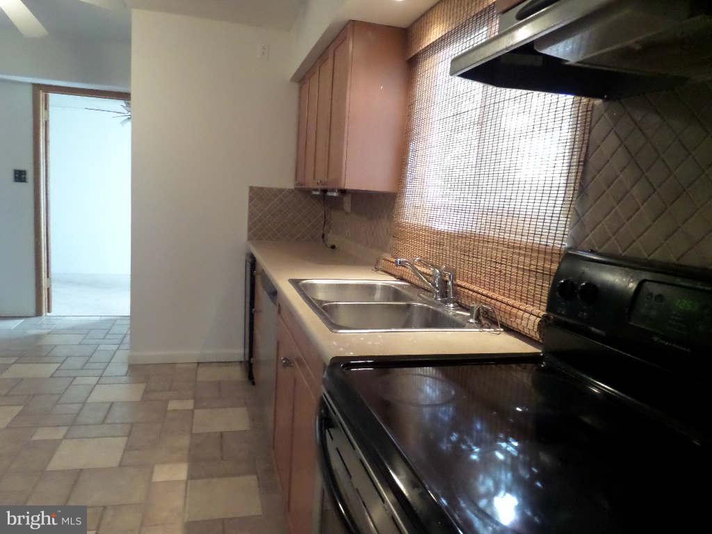 2014 Rolling Rd. Baltimore, MD 21244 - Photo 10 of 26 Kitchen