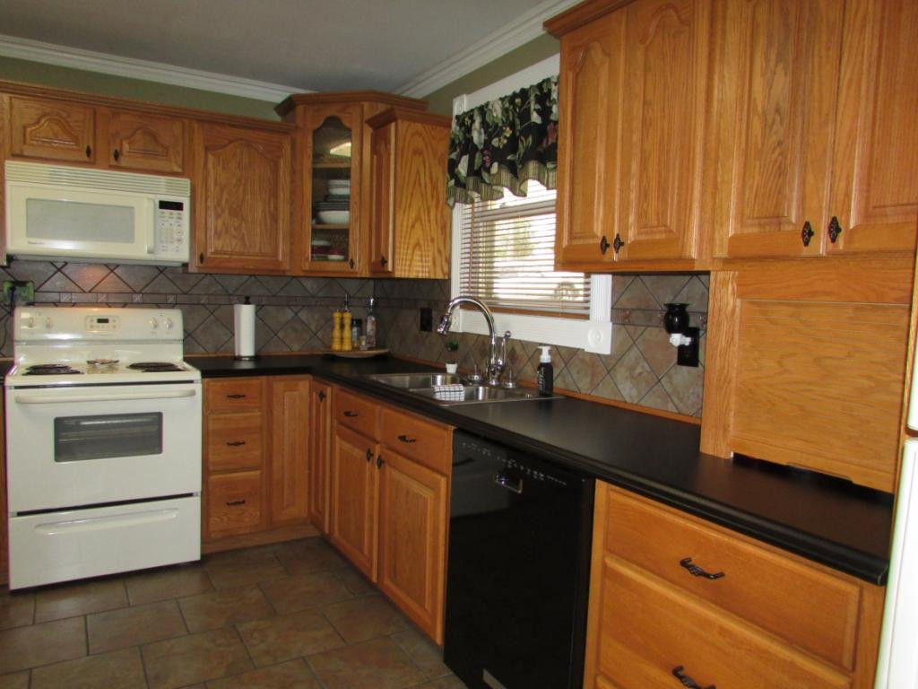 1641 Siam Road Elizabethton, TN 37643 - Photo 10 of 30 Photo 10