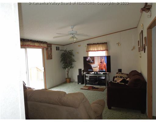 926 Wills Creek Road Elkview, WV 25071 - Photo 11 of 15 Den/Family/Great Room.