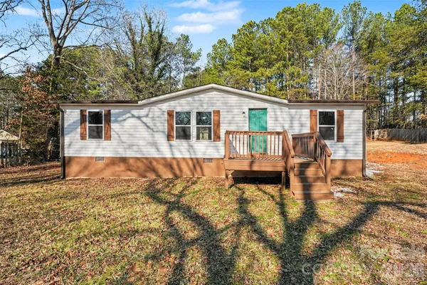 a house view with a outdoor space