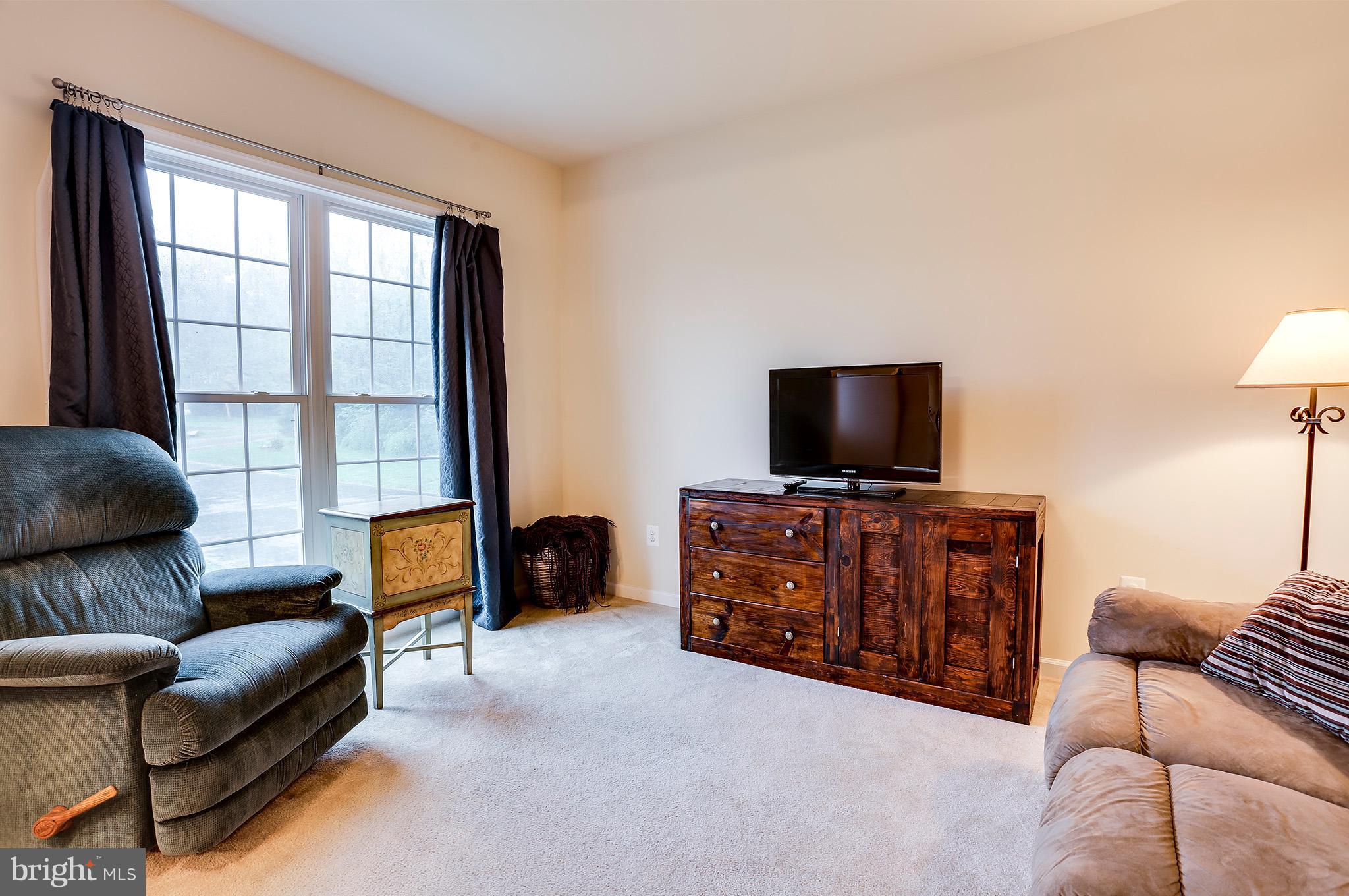 8445 High Ridge Road Ellicott City, MD 21043 - Photo 12 of 28 Living Room