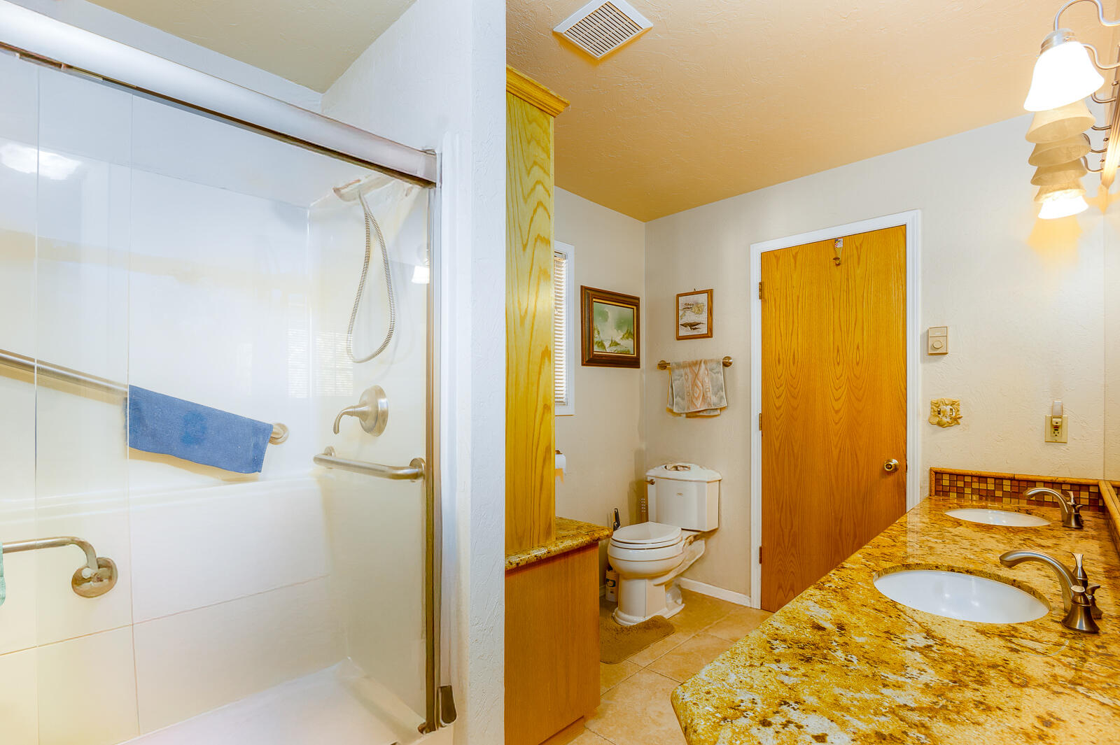 19793 Buck Canyon Road Bend, OR 97702 - Photo 11 of 33 a bedroom with a bed and a shower