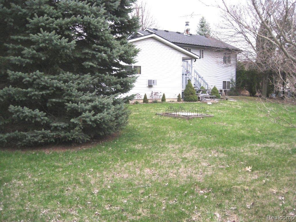2787 West Auburn Road Rochester, MI 48309 - Photo 4 of 25 rear