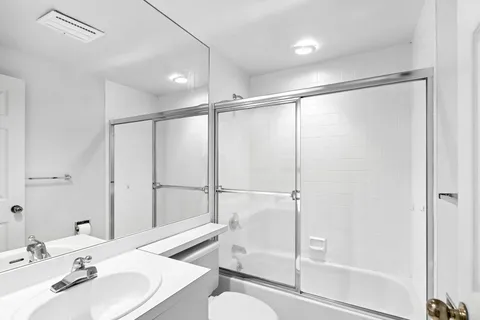 $3,495,000 | 144 Hands Creek Road, East Hampton, NY 11937