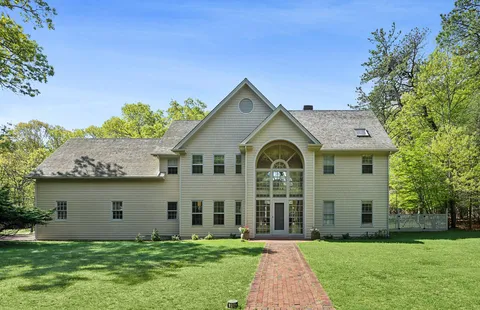 $3,495,000 | 144 Hands Creek Road, East Hampton, NY 11937