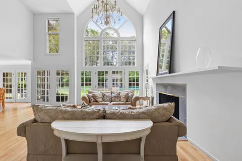 $3,495,000 | 144 Hands Creek Road, East Hampton, NY 11937