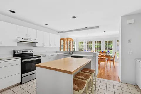 $3,495,000 | 144 Hands Creek Road, East Hampton, NY 11937