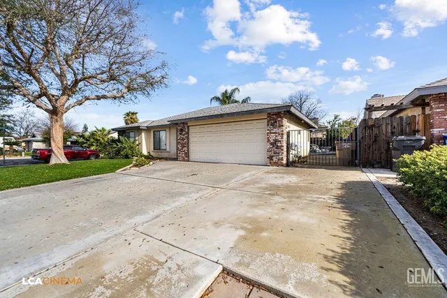 a view of garage yard and tree