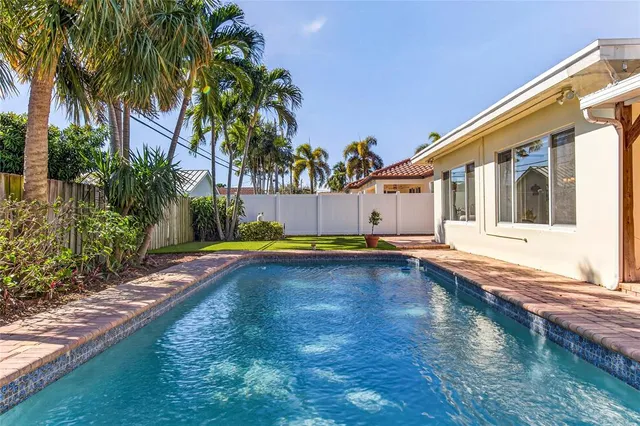 $898,788 | 2120 Northeast 31st Street, Lighthouse Point, FL 33064