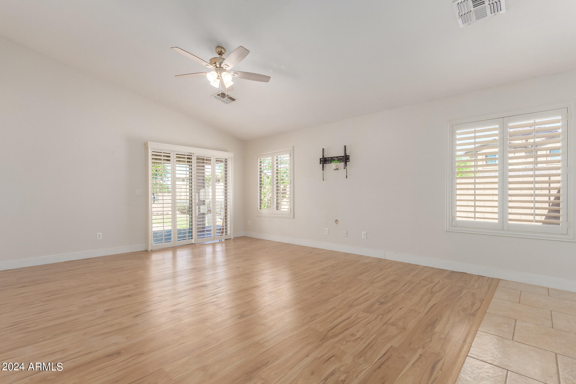 9404 West Riverside Avenue Tolleson, AZ 85353 - Photo 10 of 34 0010-10 - Riverside