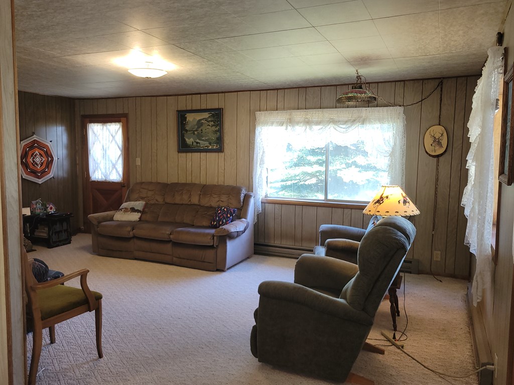 607-11 South Main Street Cascade, ID 83611 - Photo 9 of 23 Living room
