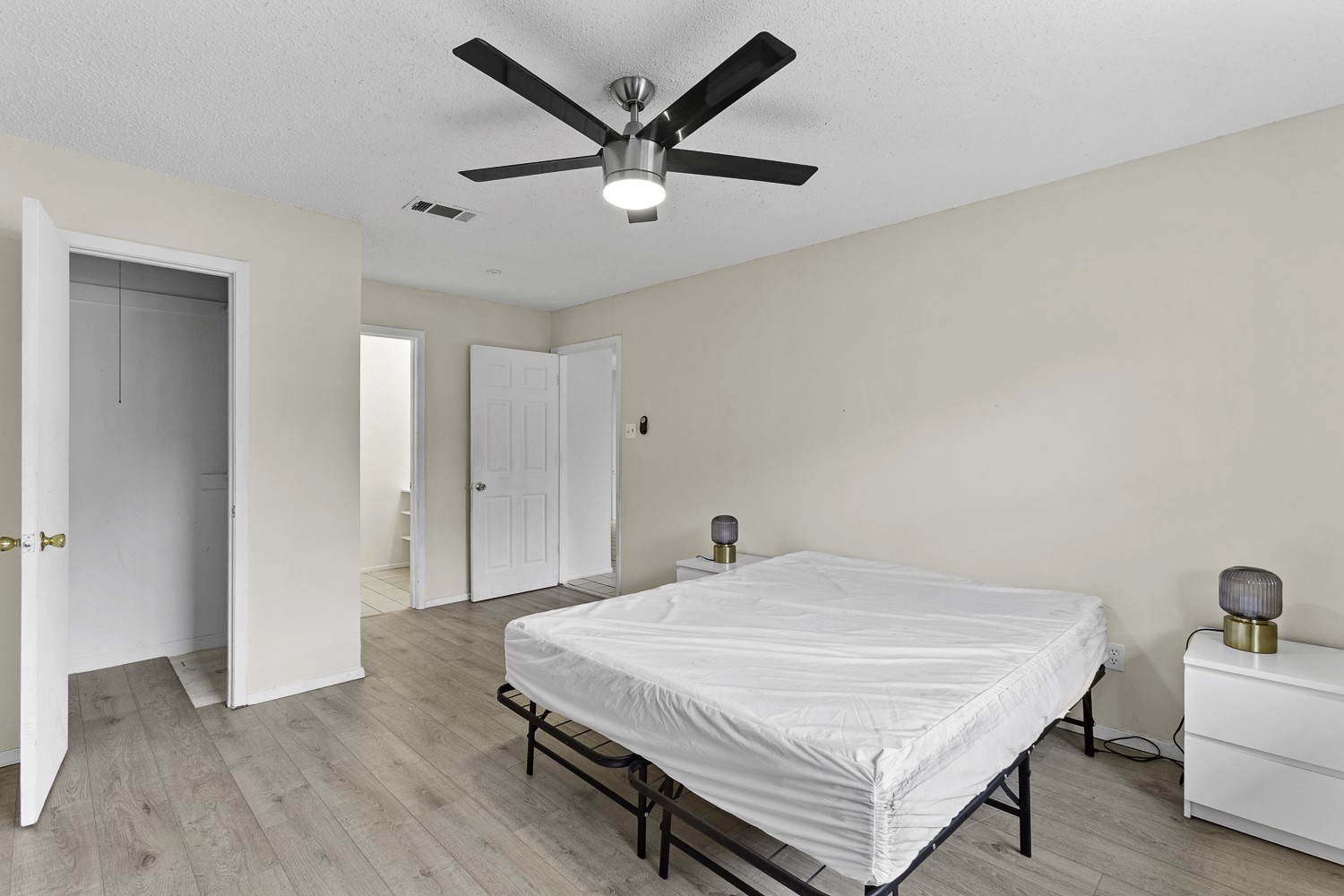 1907 West Loop Austin, TX 78758 - Photo 21 of 31 a spacious bedroom with a bed and a table