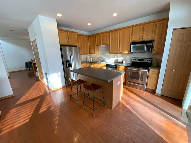 $315,000 | 2840 Cattail Court, Unit F, Wauconda, IL 60084