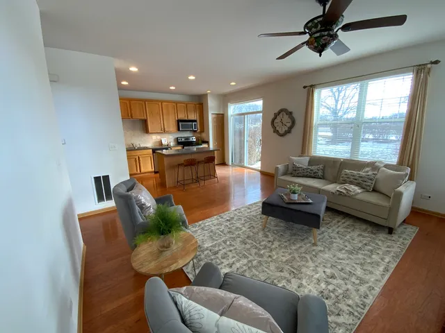 $315,000 | 2840 Cattail Court, Unit F, Wauconda, IL 60084