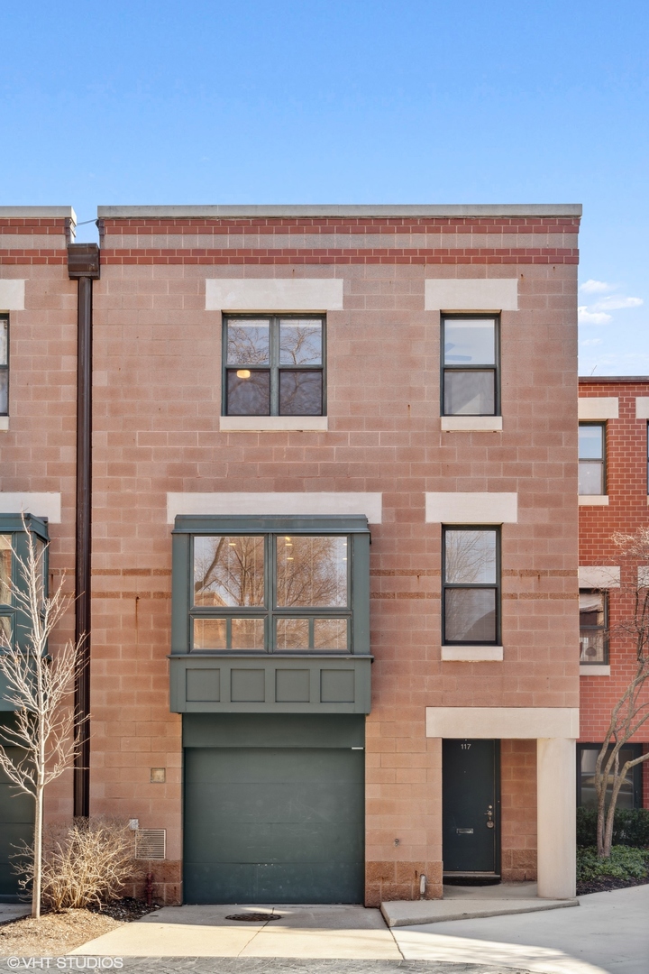 641 West Willow Street, Unit 117 Chicago, IL 60614 - Photo 1 of 44 a front view of a building