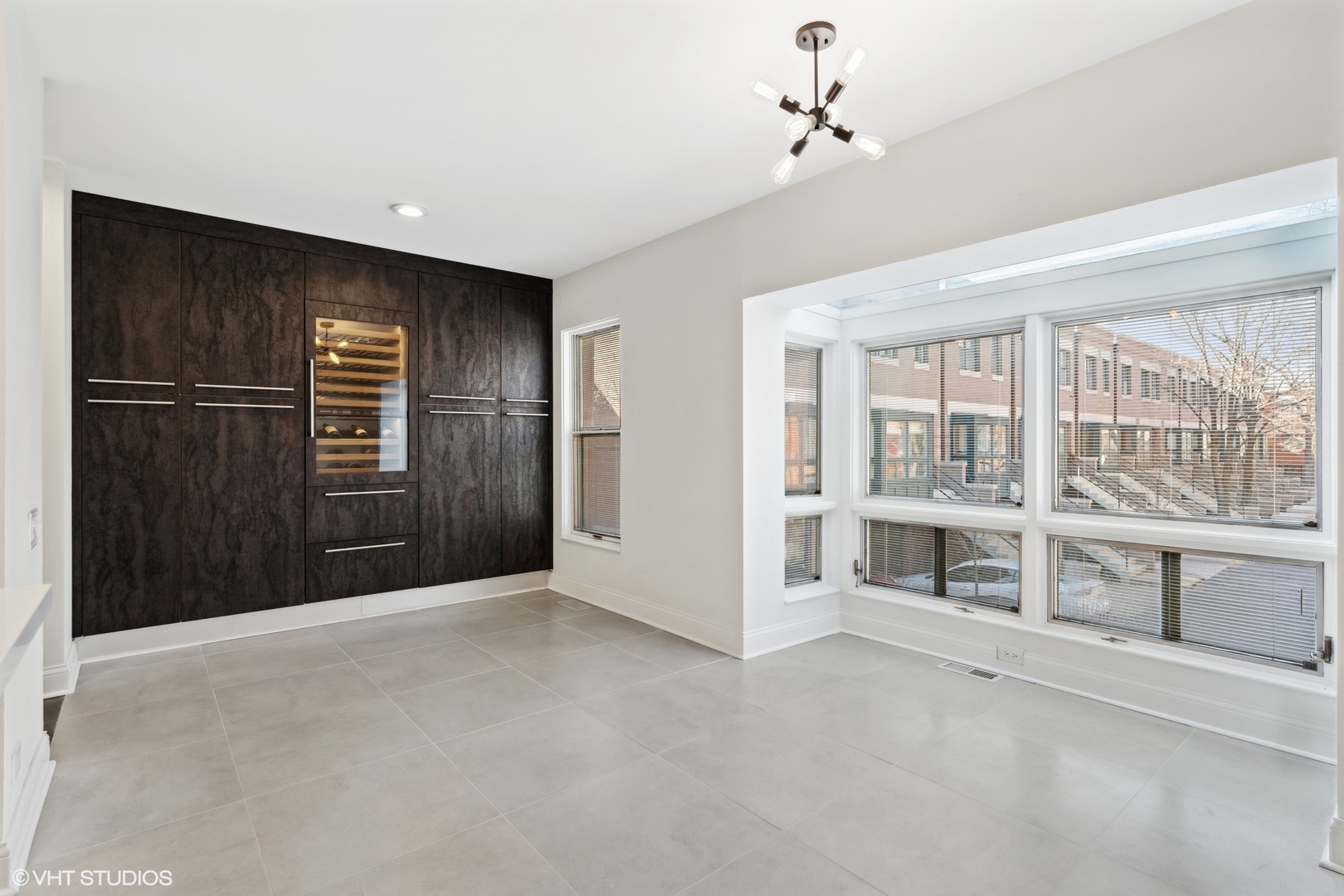 641 West Willow Street, Unit 117 Chicago, IL 60614 - Photo 13 of 44 a view of an empty room with a window