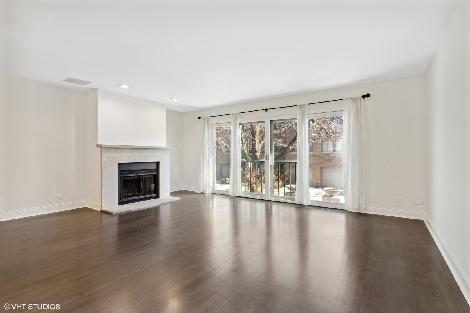 641 West Willow Street, Unit 117 Chicago, IL 60614 - Photo 22 of 44 a view of an empty room with wooden floor and a window