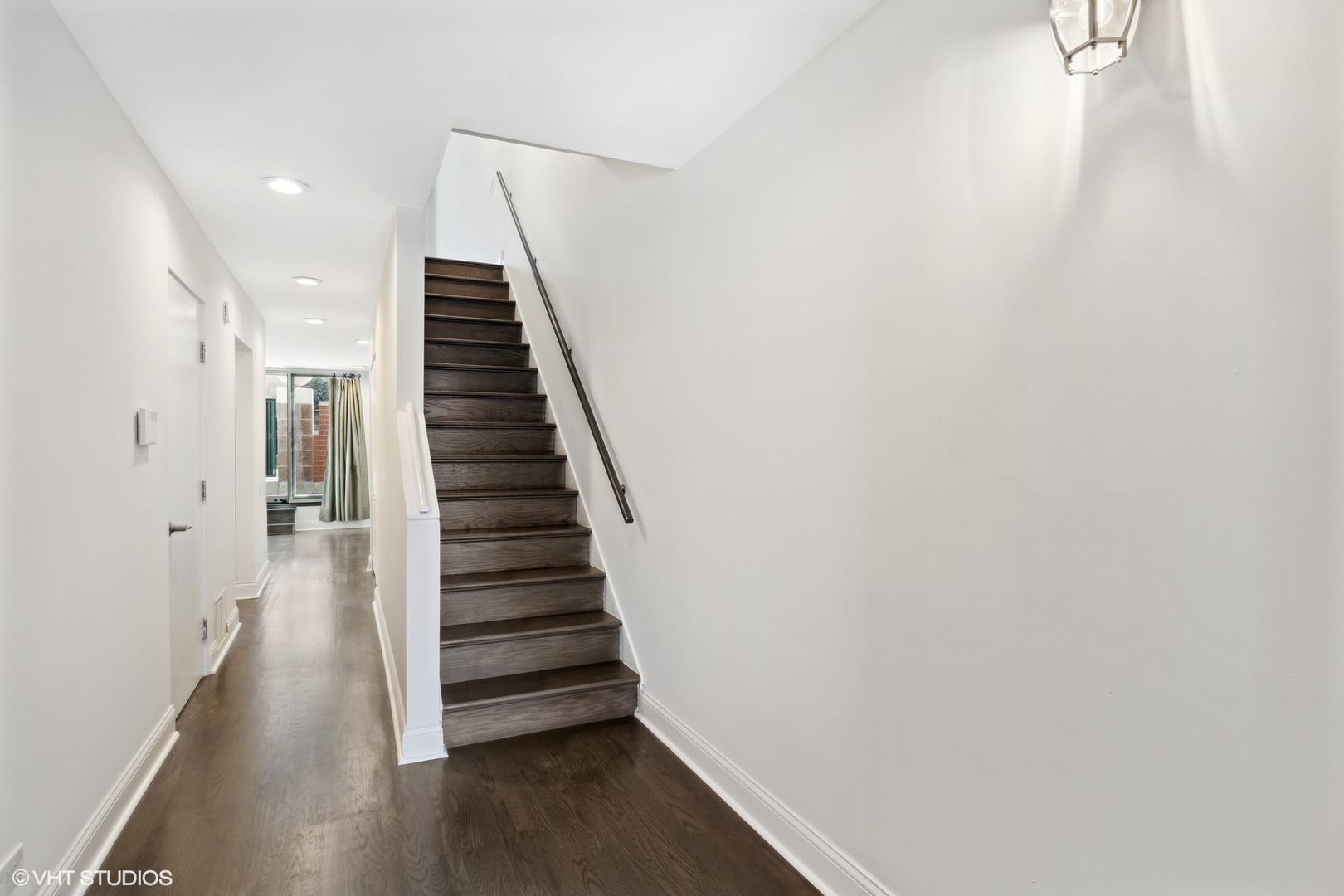 641 West Willow Street, Unit 117 Chicago, IL 60614 - Photo 3 of 44 a view of entryway with wooden floor