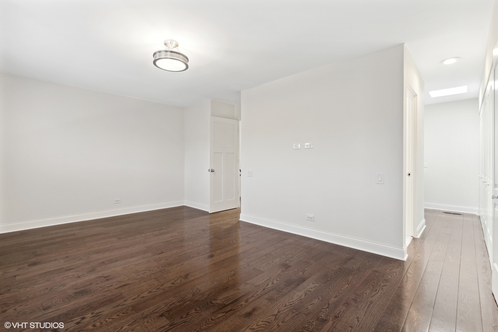 641 West Willow Street, Unit 117 Chicago, IL 60614 - Photo 32 of 44 an empty room with wooden floor and windows
