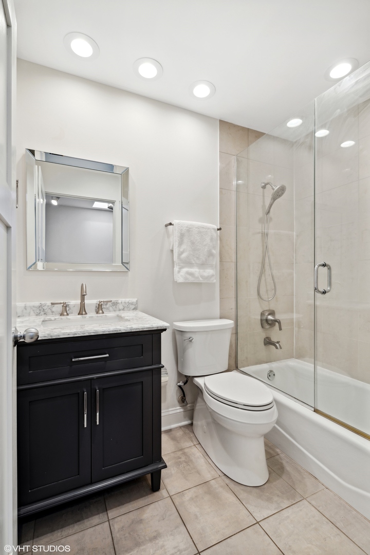 641 West Willow Street, Unit 117 Chicago, IL 60614 - Photo 39 of 44 a bathroom with a double vanity sink toilet mirror and bathtub