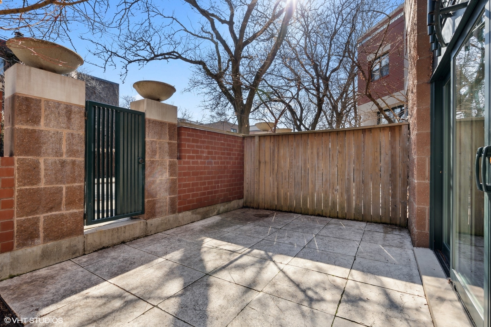641 West Willow Street, Unit 117 Chicago, IL 60614 - Photo 40 of 44 a view of a entrance gate of a building