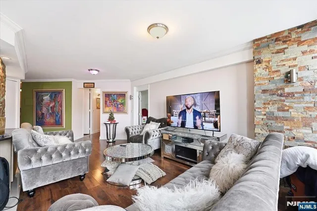 $524,000 | 7004 Boulevard East, Unit 8C, Guttenberg, NJ 07093