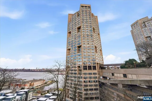 $524,000 | 7004 Boulevard East, Unit 8C, Guttenberg, NJ 07093