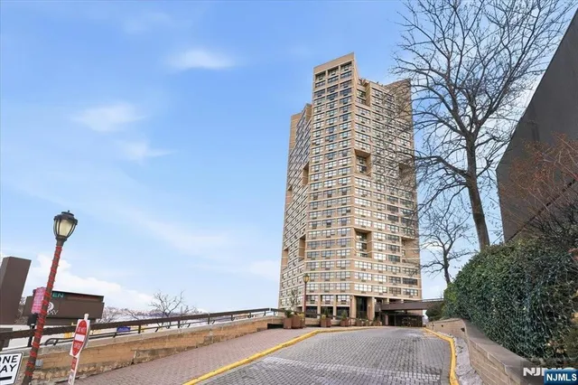 $524,000 | 7004 Boulevard East, Unit 8C, Guttenberg, NJ 07093