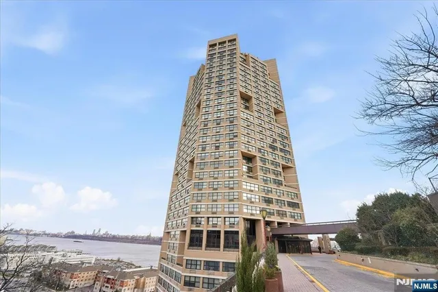 $524,000 | 7004 Boulevard East, Unit 8C, Guttenberg, NJ 07093