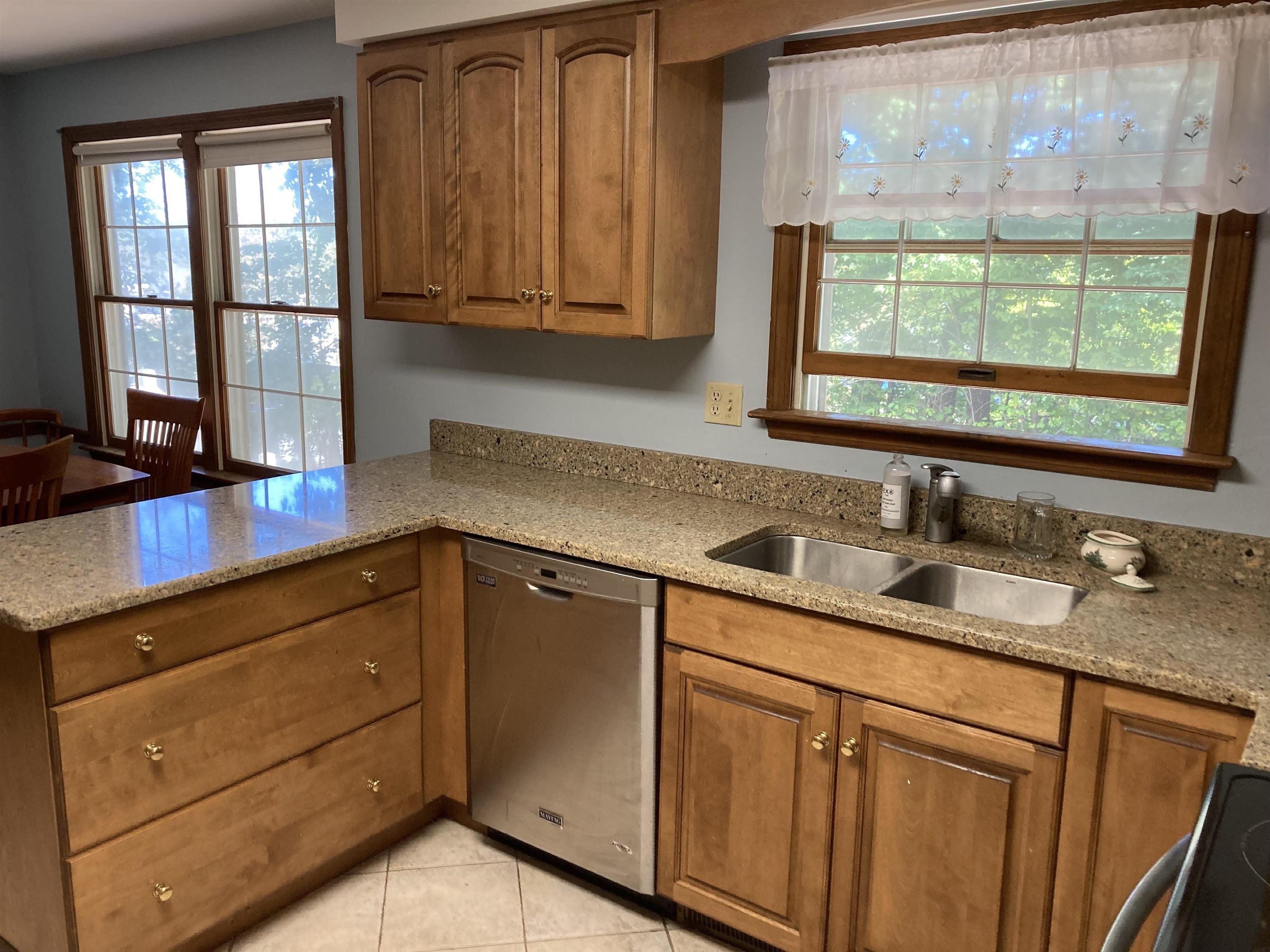 17 Danbury Road Nashua, NH 03064 - Photo 11 of 36 Gallery Image 11