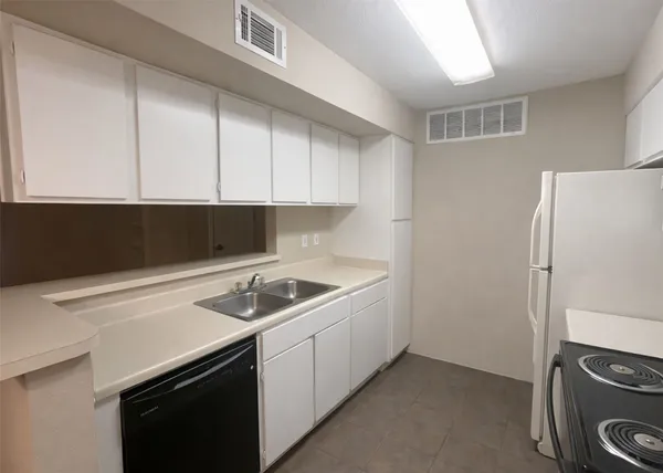 $57,900 | 12905 Woodforest Boulevard, Unit 305, Houston, TX 77015