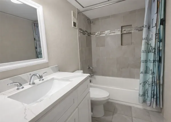 $57,900 | 12905 Woodforest Boulevard, Unit 305, Houston, TX 77015