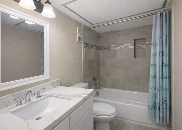 $57,900 | 12905 Woodforest Boulevard, Unit 305, Houston, TX 77015