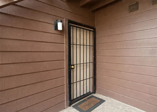 $57,900 | 12905 Woodforest Boulevard, Unit 305, Houston, TX 77015