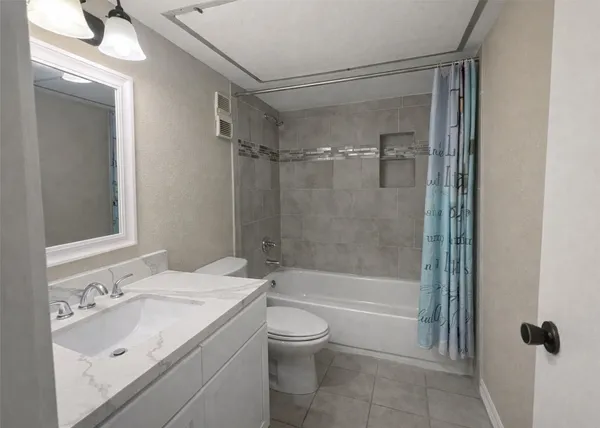 $57,900 | 12905 Woodforest Boulevard, Unit 305, Houston, TX 77015