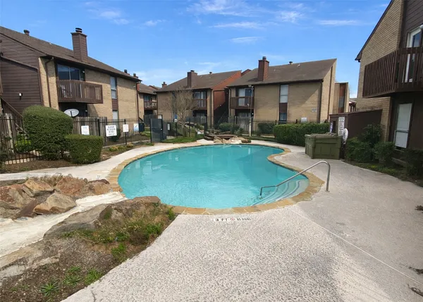 $57,900 | 12905 Woodforest Boulevard, Unit 305, Houston, TX 77015