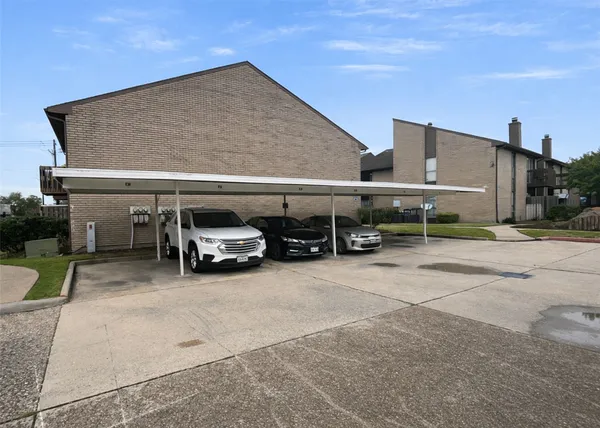 $57,900 | 12905 Woodforest Boulevard, Unit 305, Houston, TX 77015