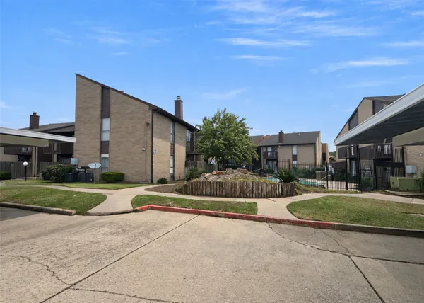 $57,900 | 12905 Woodforest Boulevard, Unit 305, Houston, TX 77015
