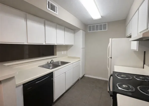 $57,900 | 12905 Woodforest Boulevard, Unit 305, Houston, TX 77015