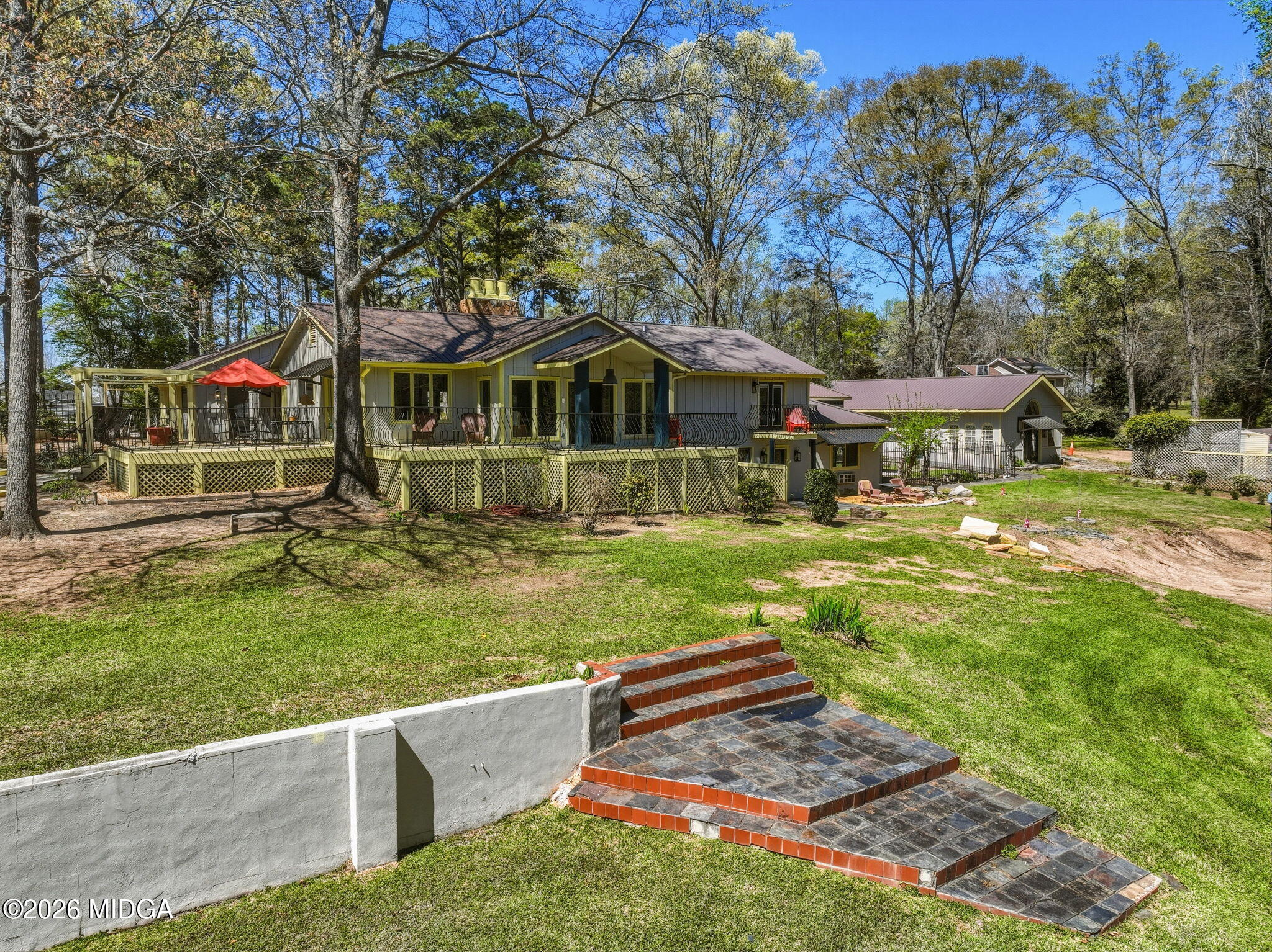 138 Deer Run Drive Macon, GA 31220 - Photo 109 of 114 a front view of a house with garden
