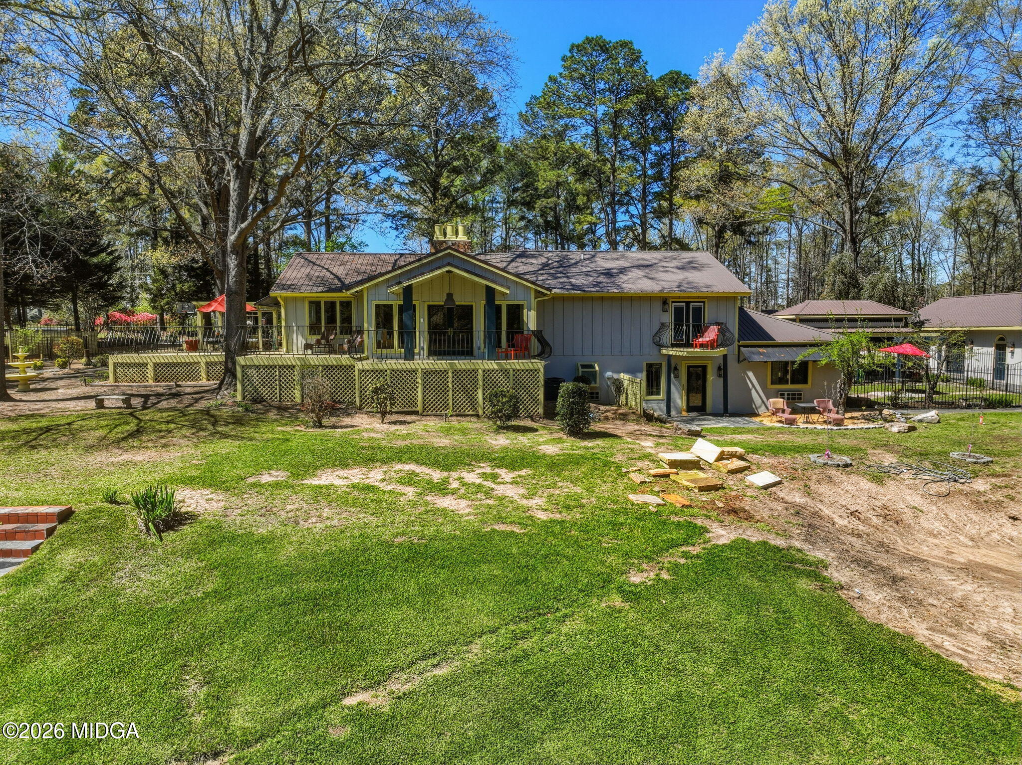 138 Deer Run Drive Macon, GA 31220 - Photo 110 of 114 a front view of a house with a yard table and chairs