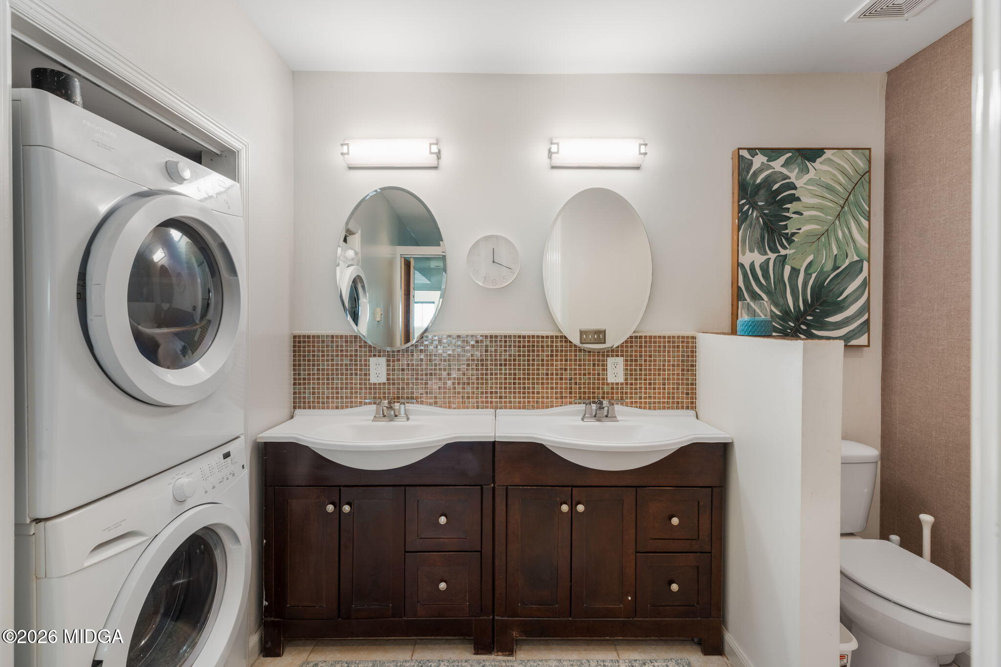 138 Deer Run Drive Macon, GA 31220 - Photo 72 of 114 a bathroom with a double vanity sink and a mirror