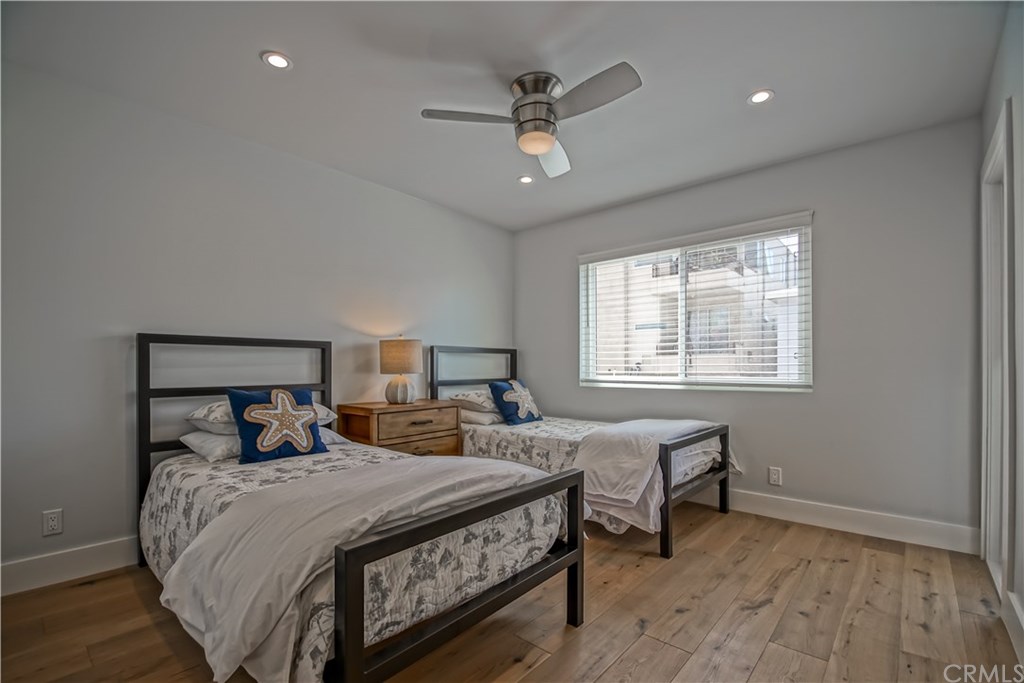 129 38th Street Manhattan Beach, CA 90266 - Photo 5 of 38